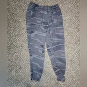 Threads and supply company womans camo cargo pants